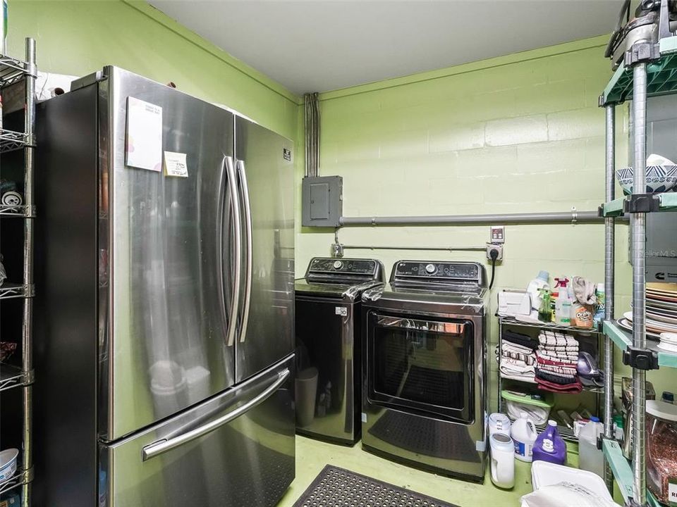 Activo con contrato: $1,200,000 (4 camas, 2 baños, 2758 Pies cuadrados)