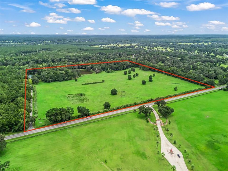 Activo con contrato: $1,200,000 (4 camas, 2 baños, 2758 Pies cuadrados)