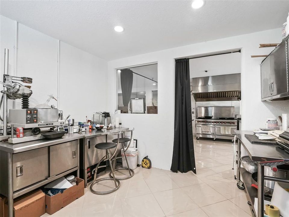 Activo con contrato: $1,200,000 (4 camas, 2 baños, 2758 Pies cuadrados)