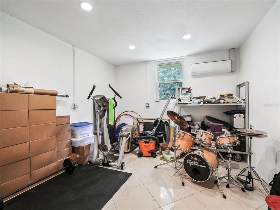 Activo con contrato: $1,200,000 (4 camas, 2 baños, 2758 Pies cuadrados)