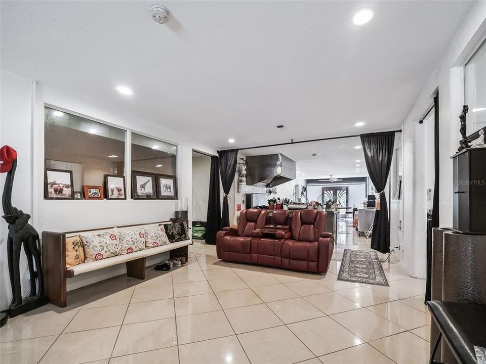 Activo con contrato: $1,200,000 (4 camas, 2 baños, 2758 Pies cuadrados)