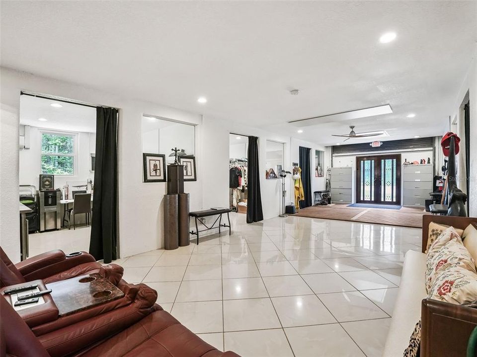 Activo con contrato: $1,200,000 (4 camas, 2 baños, 2758 Pies cuadrados)