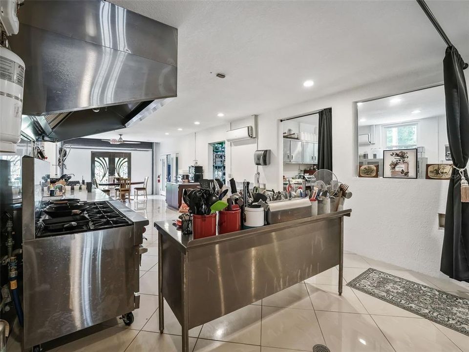 Activo con contrato: $1,200,000 (4 camas, 2 baños, 2758 Pies cuadrados)