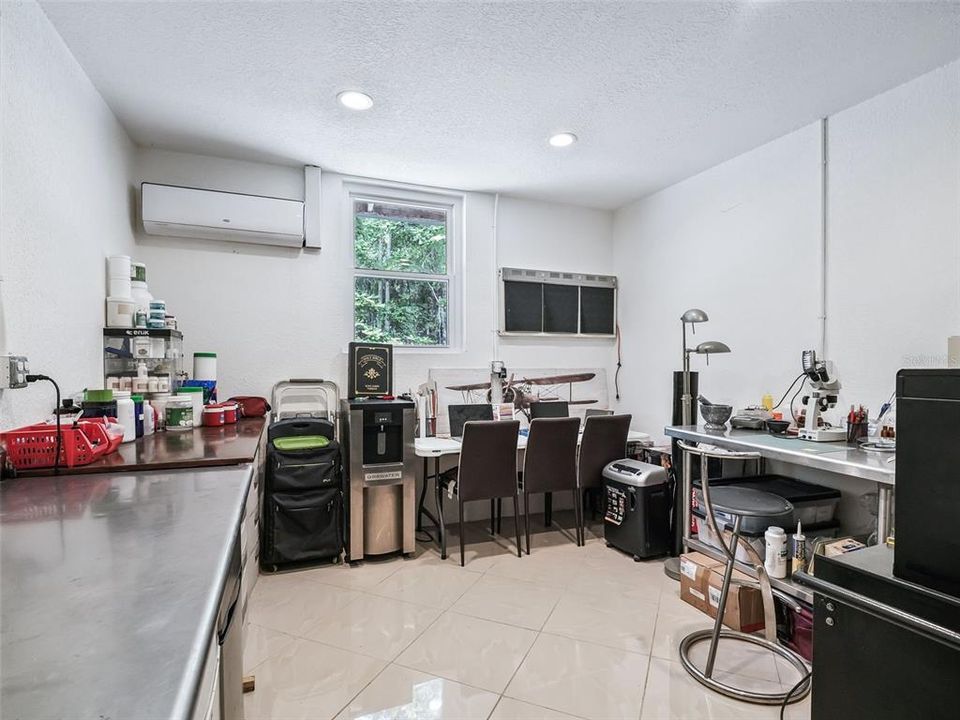 Activo con contrato: $1,200,000 (4 camas, 2 baños, 2758 Pies cuadrados)