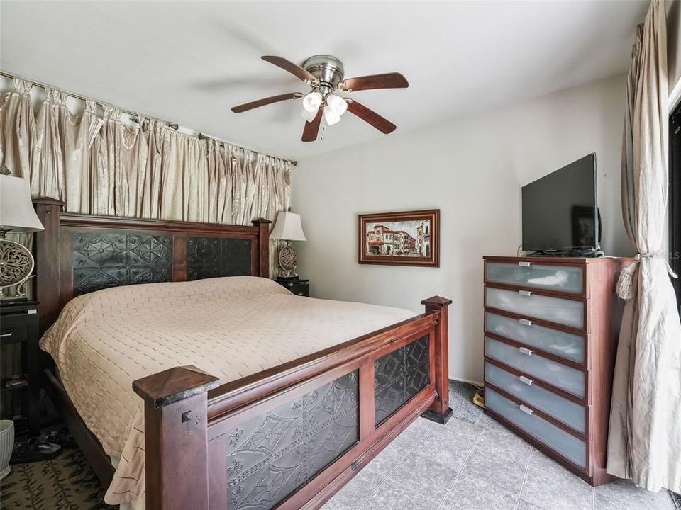 Activo con contrato: $1,200,000 (4 camas, 2 baños, 2758 Pies cuadrados)