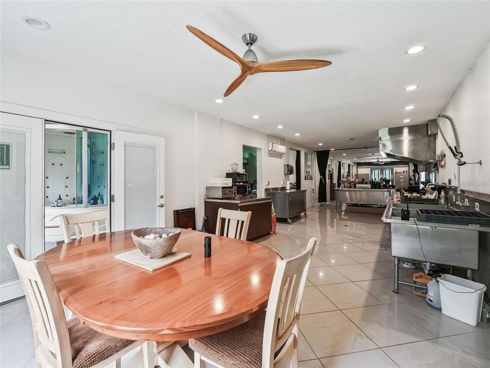 Activo con contrato: $1,200,000 (4 camas, 2 baños, 2758 Pies cuadrados)