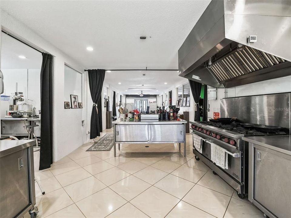 Activo con contrato: $1,200,000 (4 camas, 2 baños, 2758 Pies cuadrados)