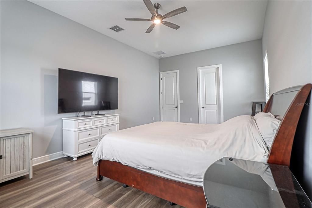 Activo con contrato: $594,900 (4 camas, 4 baños, 2777 Pies cuadrados)