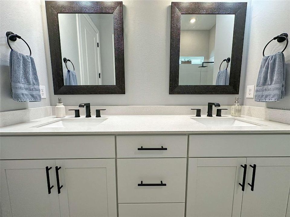 Activo con contrato: $594,900 (4 camas, 4 baños, 2777 Pies cuadrados)