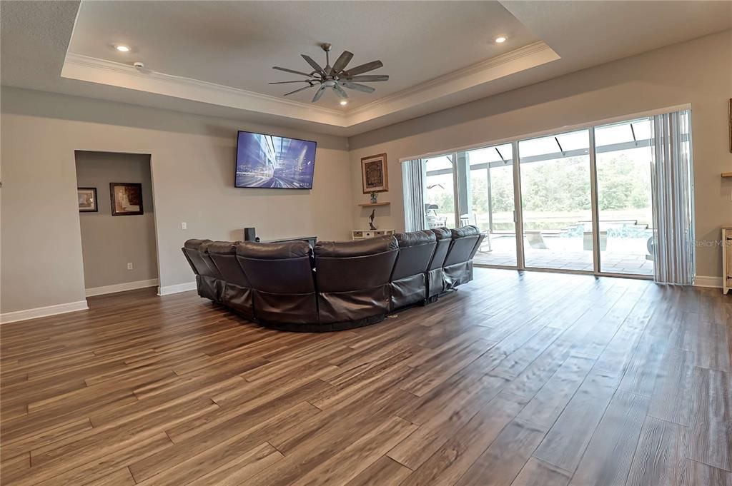 Activo con contrato: $594,900 (4 camas, 4 baños, 2777 Pies cuadrados)