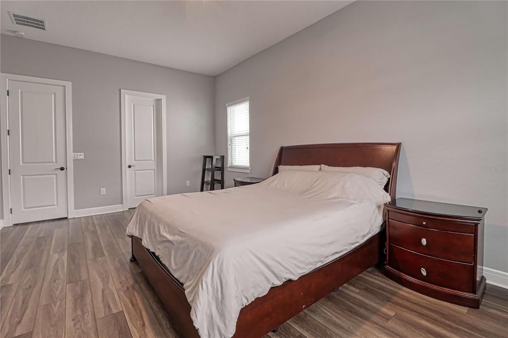 Activo con contrato: $594,900 (4 camas, 4 baños, 2777 Pies cuadrados)