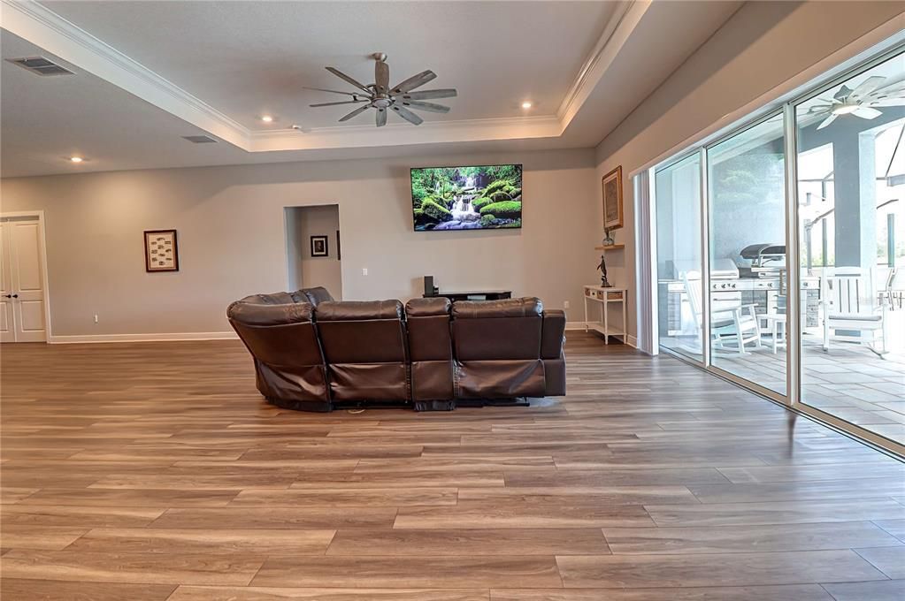 Activo con contrato: $594,900 (4 camas, 4 baños, 2777 Pies cuadrados)