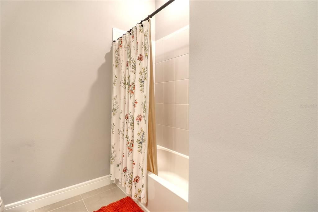 Activo con contrato: $594,900 (4 camas, 4 baños, 2777 Pies cuadrados)