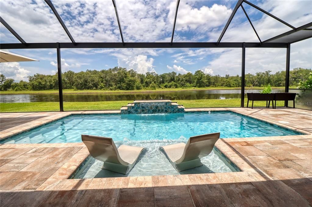 Activo con contrato: $594,900 (4 camas, 4 baños, 2777 Pies cuadrados)