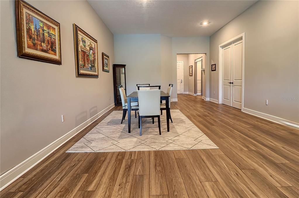 Activo con contrato: $594,900 (4 camas, 4 baños, 2777 Pies cuadrados)