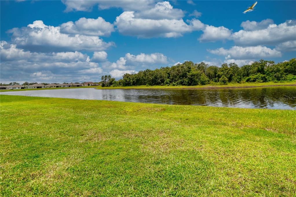 Activo con contrato: $594,900 (4 camas, 4 baños, 2777 Pies cuadrados)