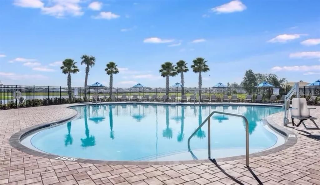 Activo con contrato: $594,900 (4 camas, 4 baños, 2777 Pies cuadrados)