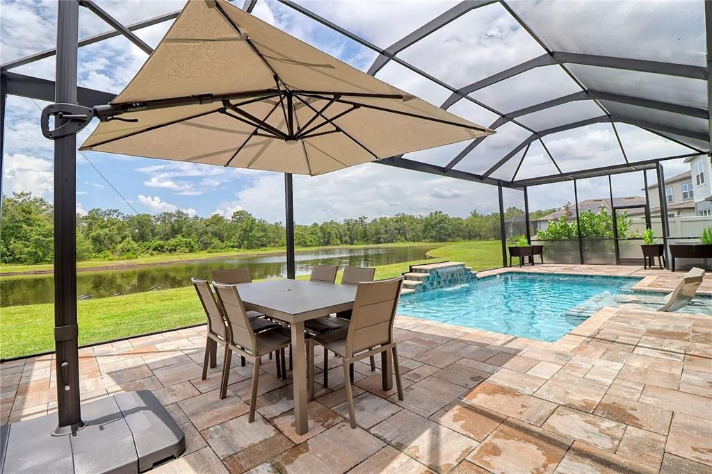 Activo con contrato: $594,900 (4 camas, 4 baños, 2777 Pies cuadrados)