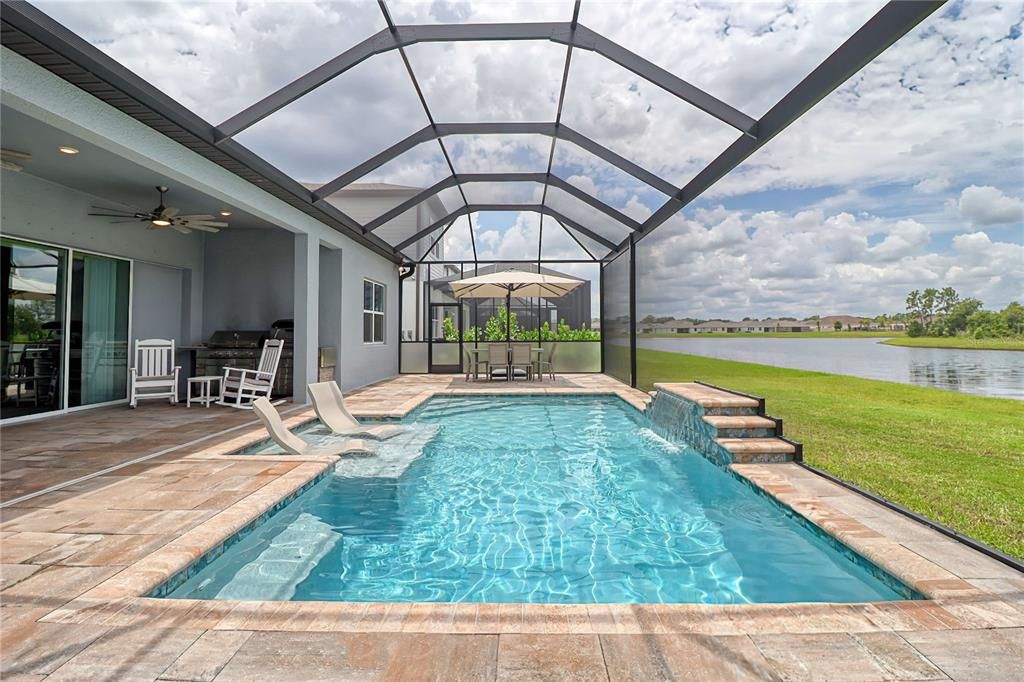 Activo con contrato: $594,900 (4 camas, 4 baños, 2777 Pies cuadrados)