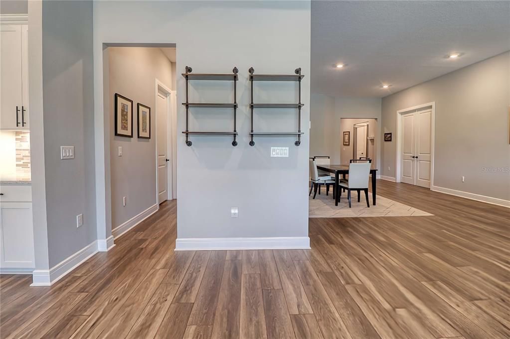 Activo con contrato: $594,900 (4 camas, 4 baños, 2777 Pies cuadrados)