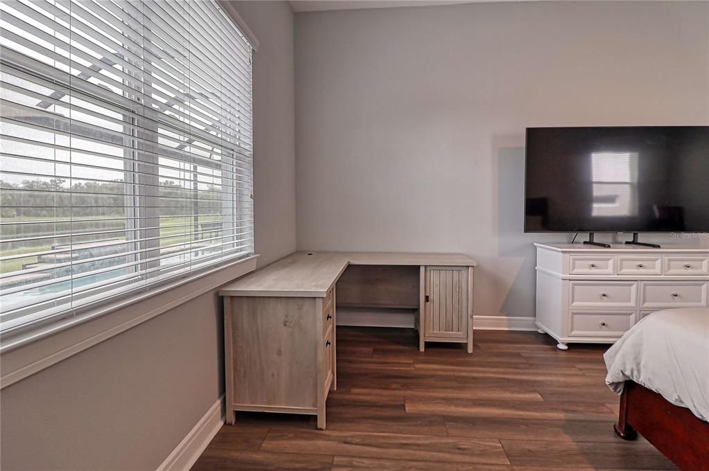 Activo con contrato: $594,900 (4 camas, 4 baños, 2777 Pies cuadrados)