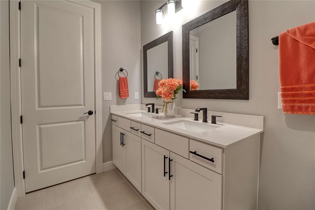 Activo con contrato: $594,900 (4 camas, 4 baños, 2777 Pies cuadrados)