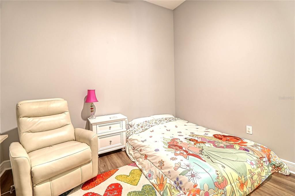 Activo con contrato: $594,900 (4 camas, 4 baños, 2777 Pies cuadrados)