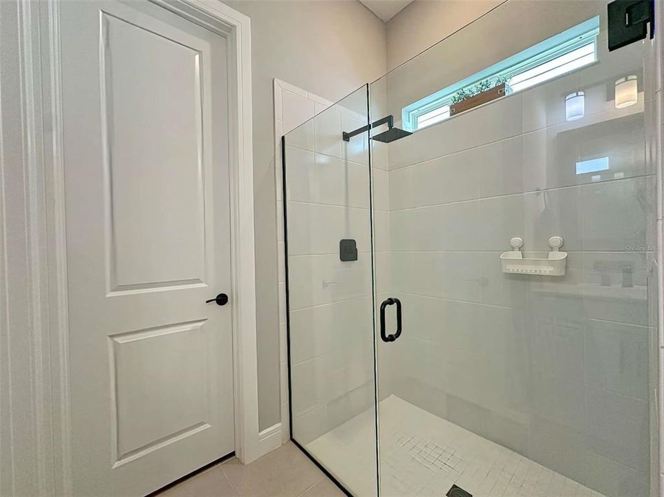 Activo con contrato: $594,900 (4 camas, 4 baños, 2777 Pies cuadrados)