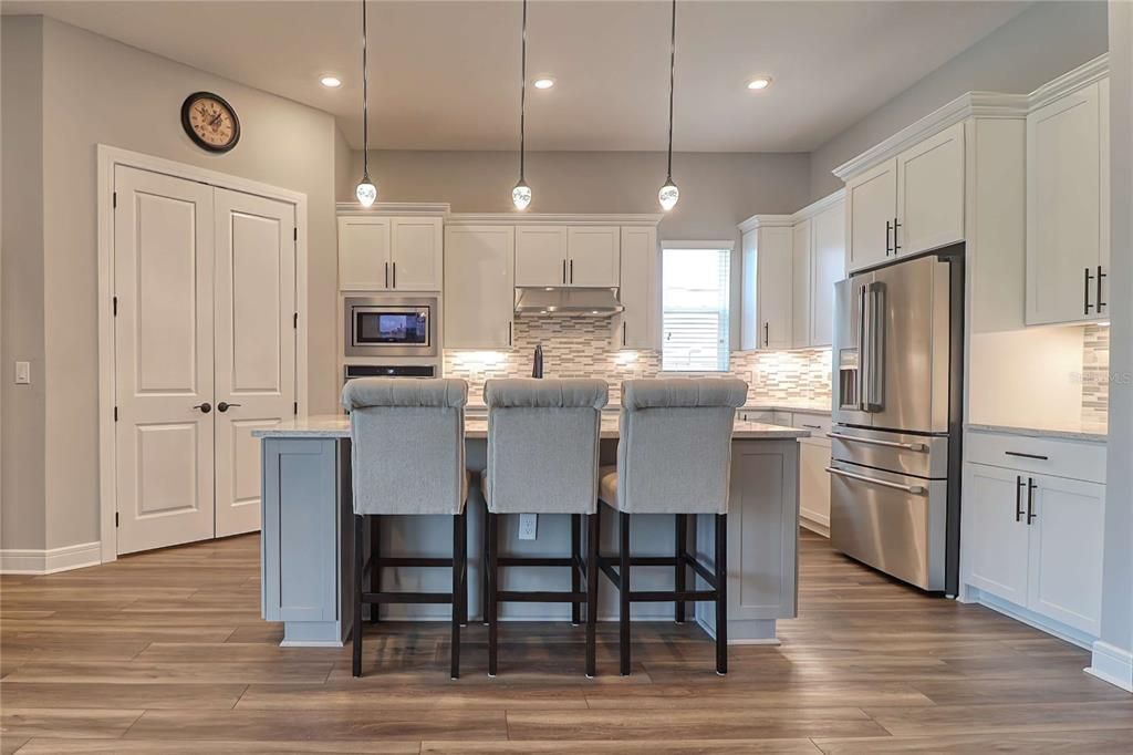 Activo con contrato: $594,900 (4 camas, 4 baños, 2777 Pies cuadrados)