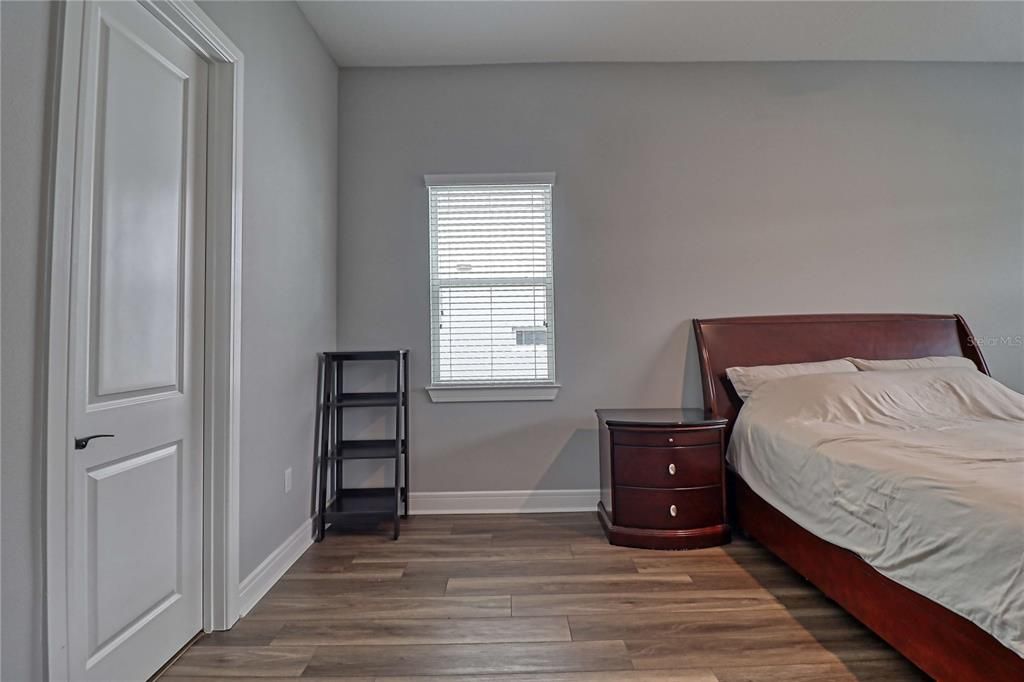 Activo con contrato: $594,900 (4 camas, 4 baños, 2777 Pies cuadrados)