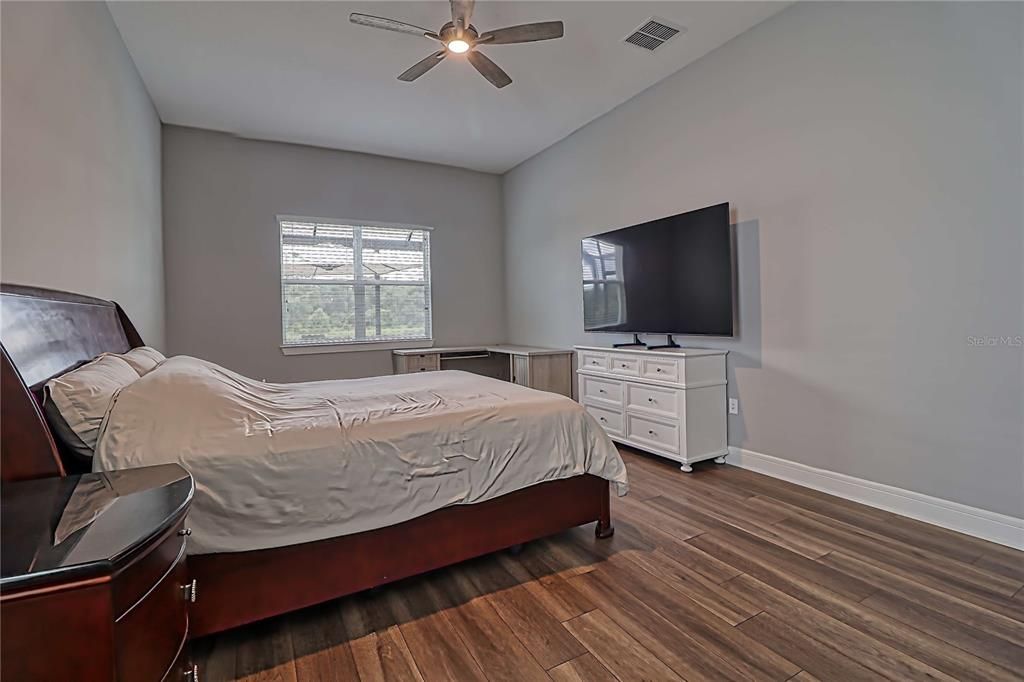 Activo con contrato: $594,900 (4 camas, 4 baños, 2777 Pies cuadrados)