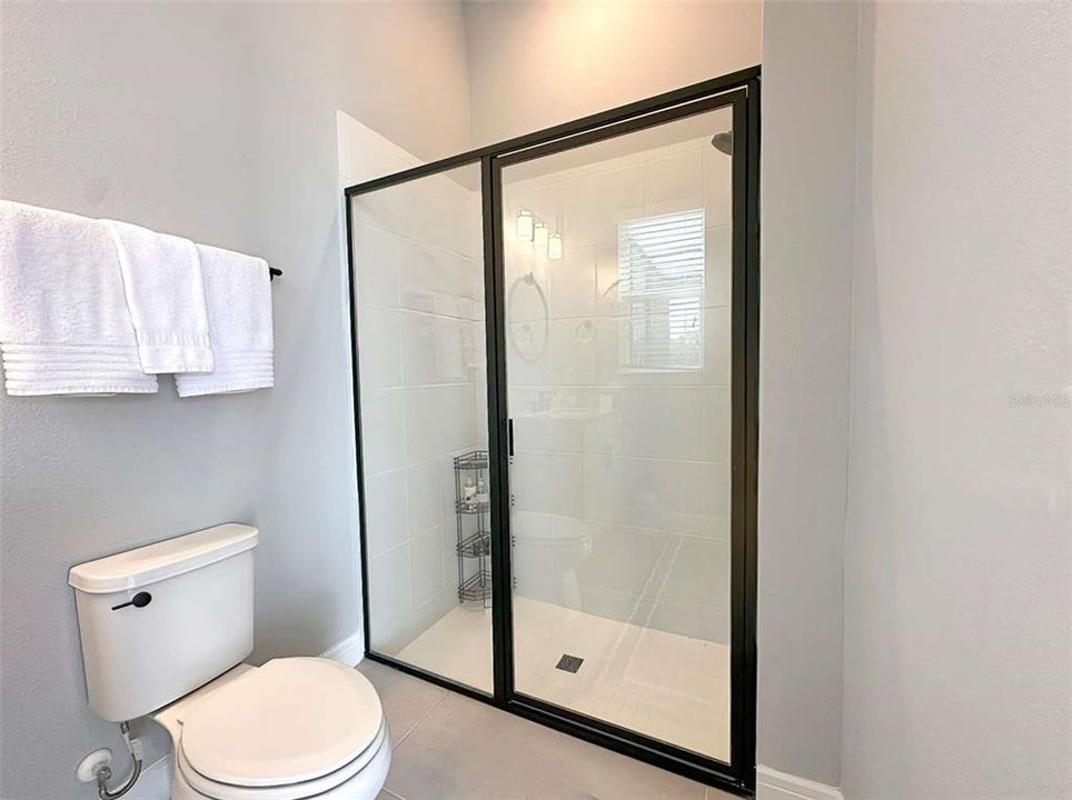 Activo con contrato: $594,900 (4 camas, 4 baños, 2777 Pies cuadrados)