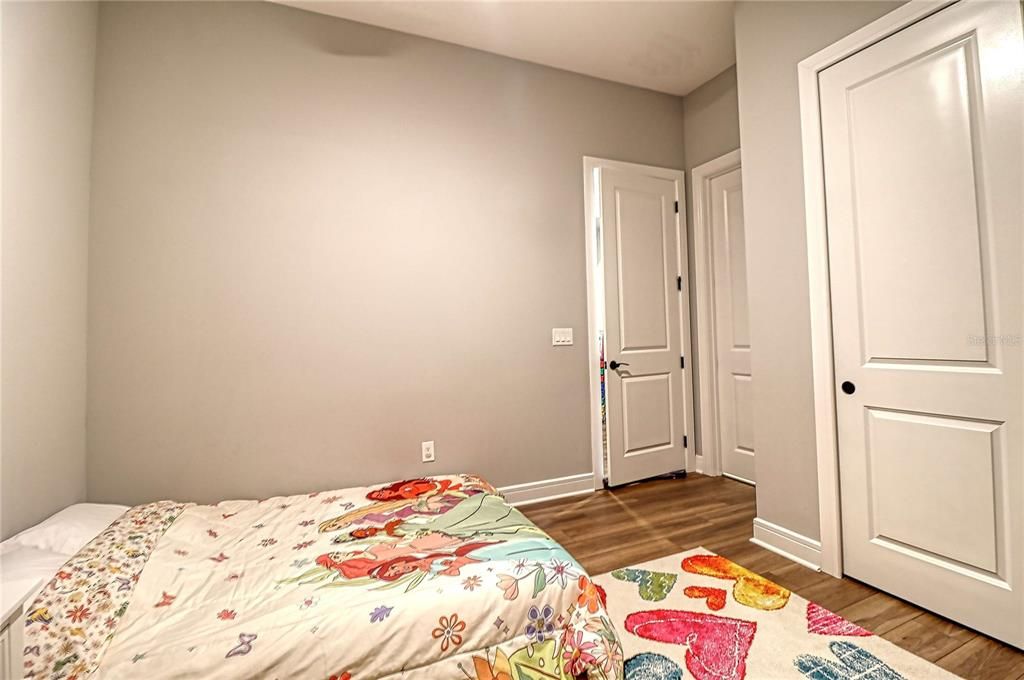 Activo con contrato: $594,900 (4 camas, 4 baños, 2777 Pies cuadrados)