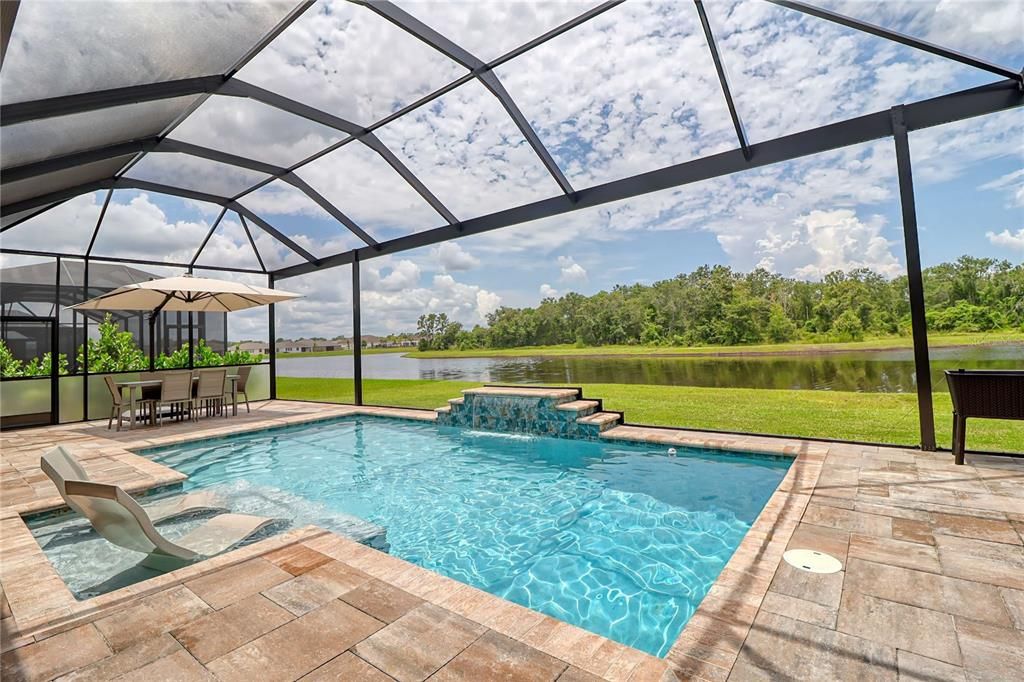 Activo con contrato: $594,900 (4 camas, 4 baños, 2777 Pies cuadrados)