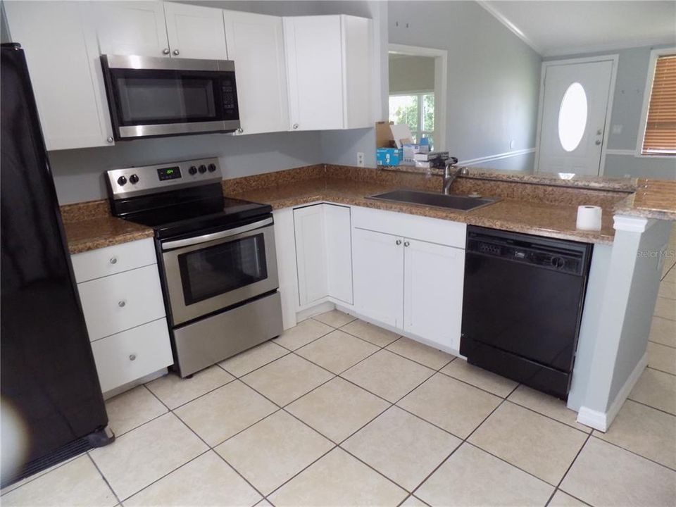 Activo con contrato: $300,000 (3 camas, 2 baños, 1236 Pies cuadrados)