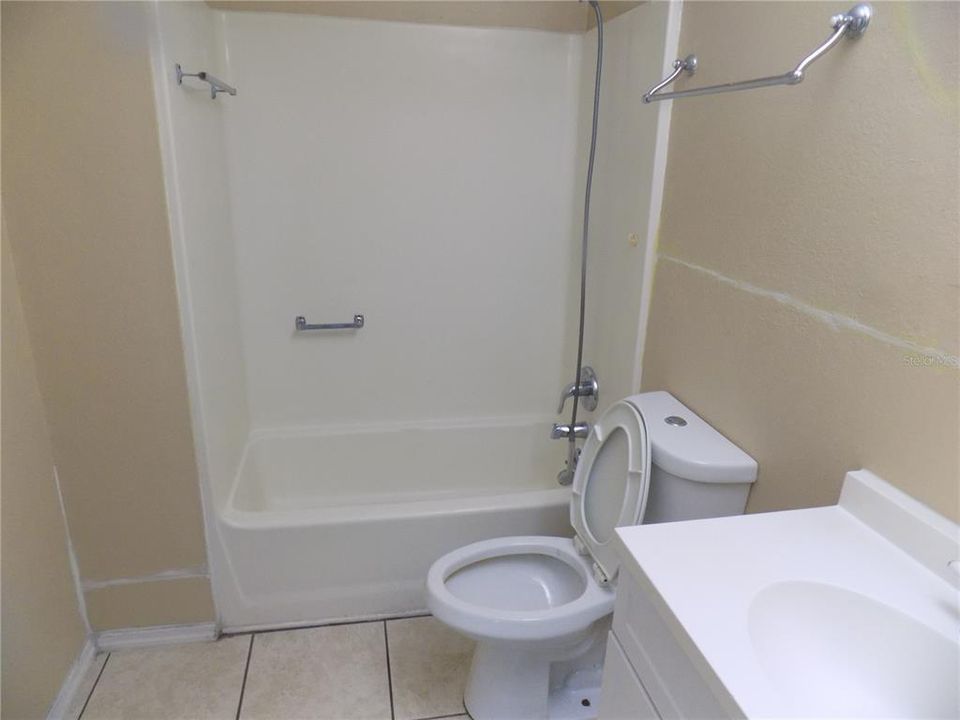 Activo con contrato: $300,000 (3 camas, 2 baños, 1236 Pies cuadrados)