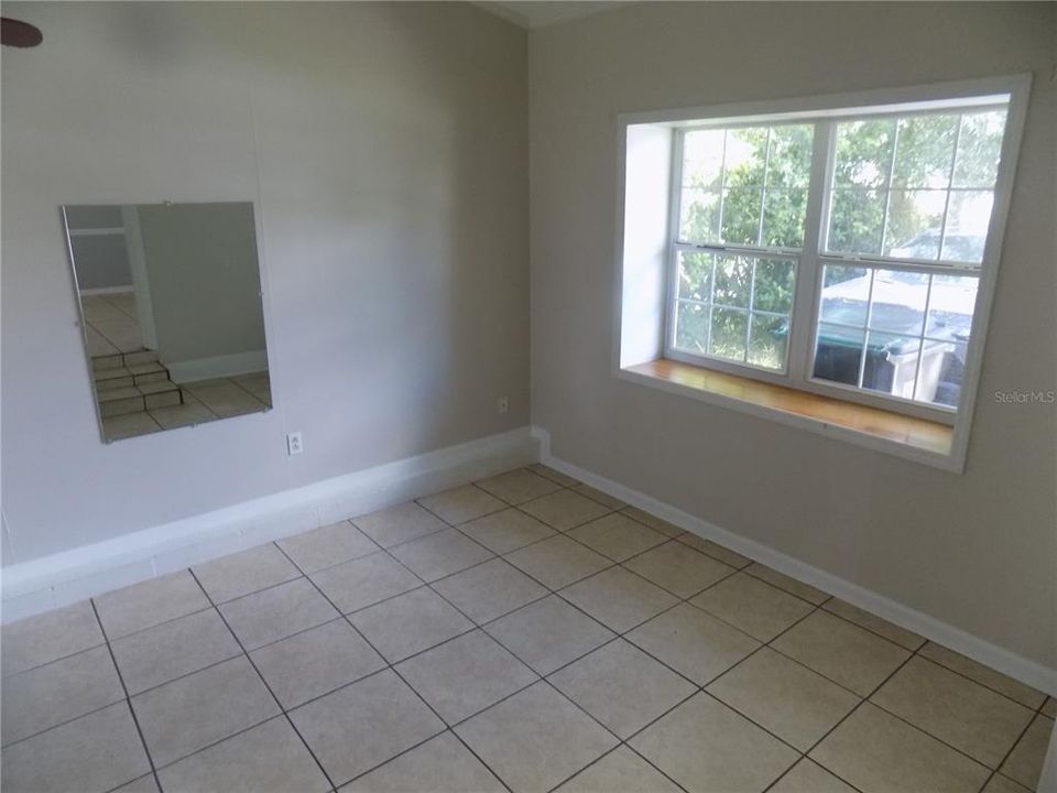 Activo con contrato: $300,000 (3 camas, 2 baños, 1236 Pies cuadrados)