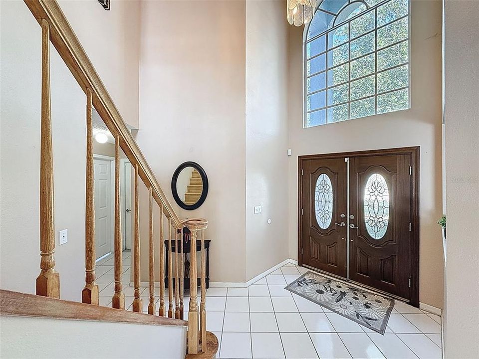 Activo con contrato: $545,000 (5 camas, 2 baños, 3214 Pies cuadrados)