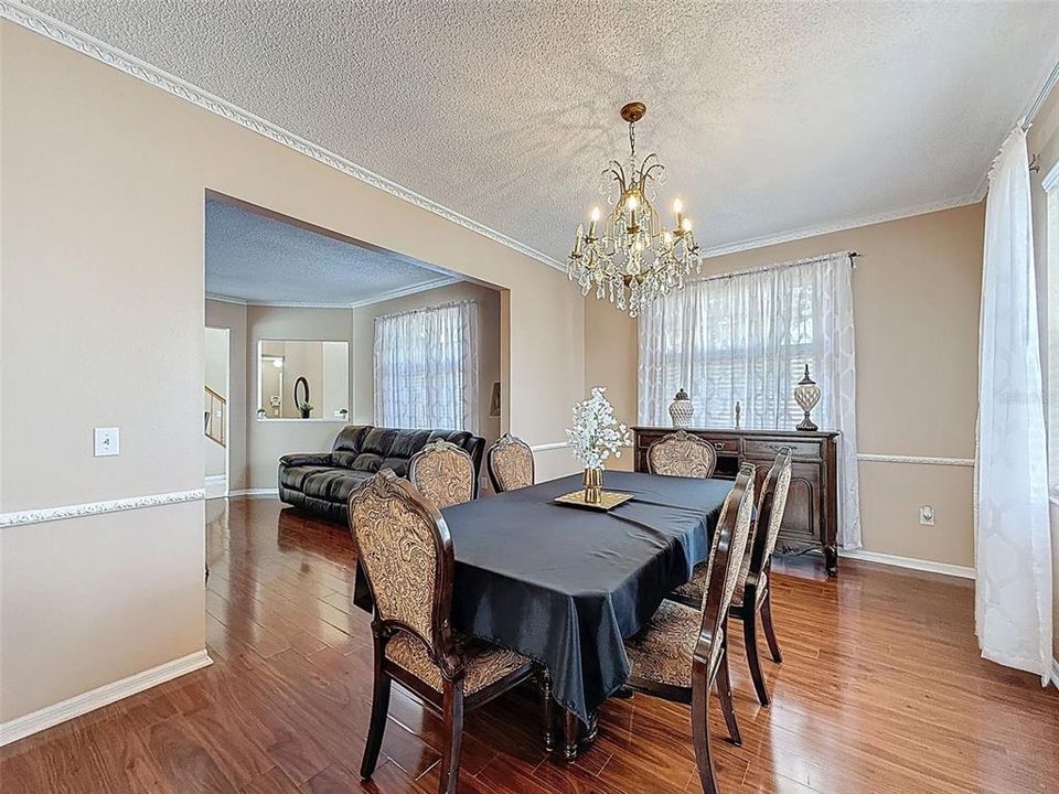 Activo con contrato: $545,000 (5 camas, 2 baños, 3214 Pies cuadrados)