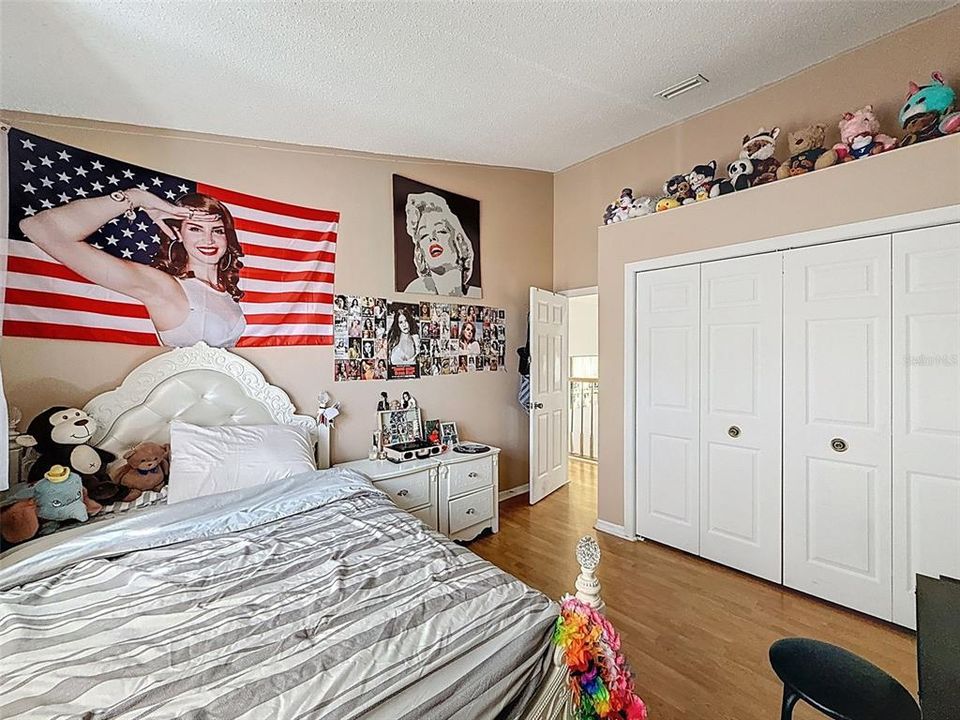 Activo con contrato: $545,000 (5 camas, 2 baños, 3214 Pies cuadrados)