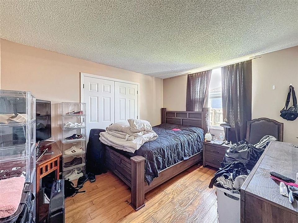 Activo con contrato: $545,000 (5 camas, 2 baños, 3214 Pies cuadrados)