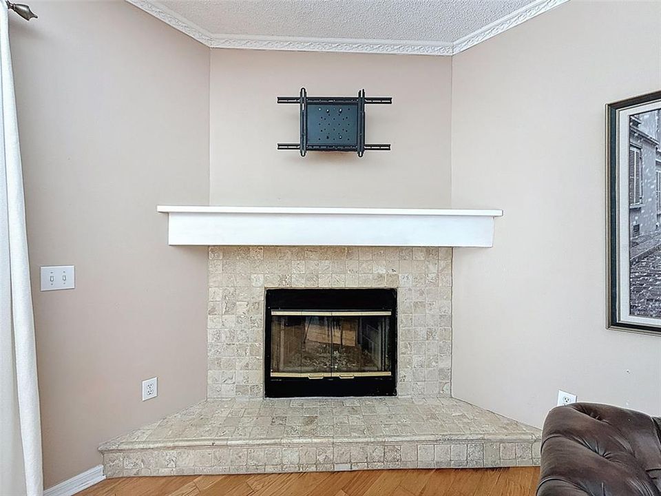 Activo con contrato: $545,000 (5 camas, 2 baños, 3214 Pies cuadrados)