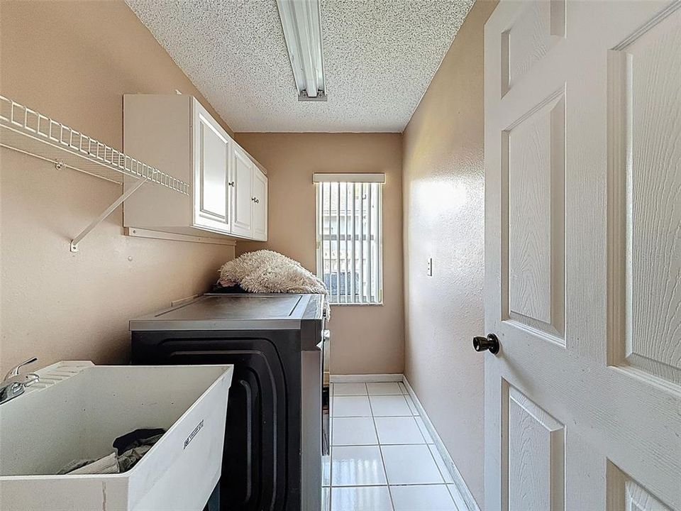 Activo con contrato: $545,000 (5 camas, 2 baños, 3214 Pies cuadrados)