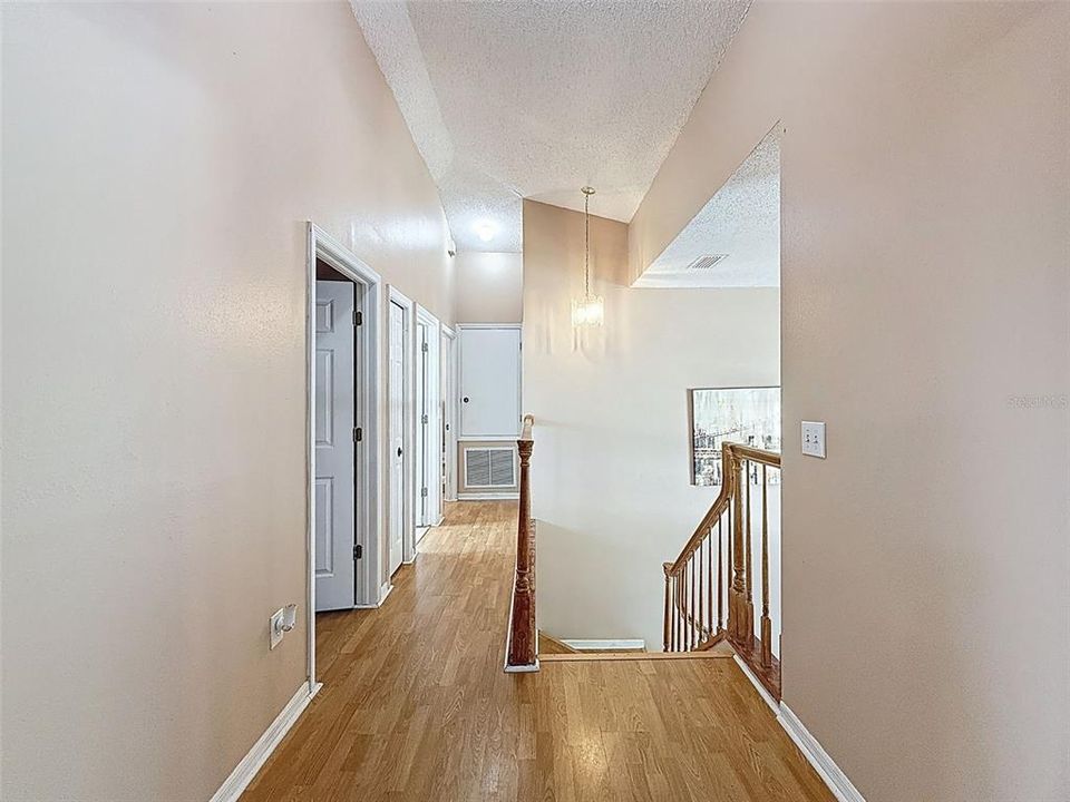 Activo con contrato: $545,000 (5 camas, 2 baños, 3214 Pies cuadrados)