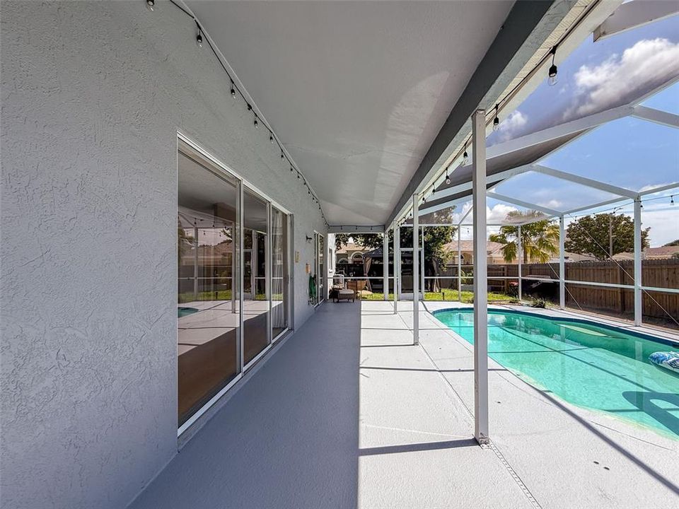 Activo con contrato: $545,000 (5 camas, 2 baños, 3214 Pies cuadrados)