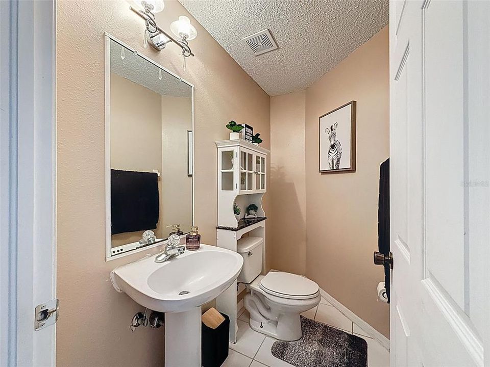 Activo con contrato: $545,000 (5 camas, 2 baños, 3214 Pies cuadrados)