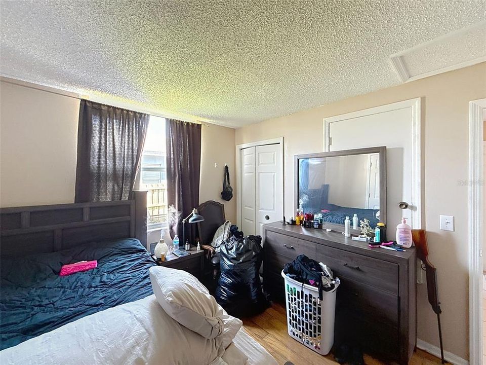 Activo con contrato: $545,000 (5 camas, 2 baños, 3214 Pies cuadrados)