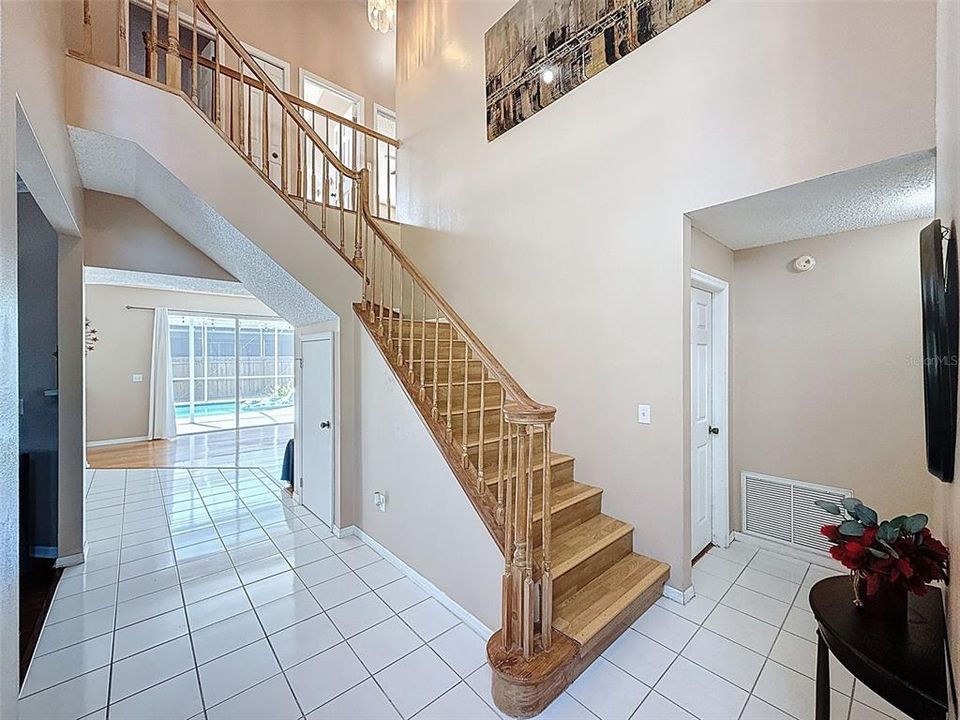 Activo con contrato: $545,000 (5 camas, 2 baños, 3214 Pies cuadrados)