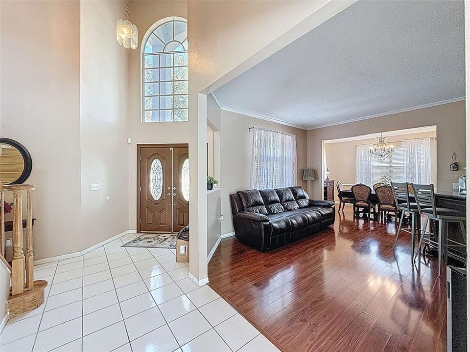 Activo con contrato: $545,000 (5 camas, 2 baños, 3214 Pies cuadrados)