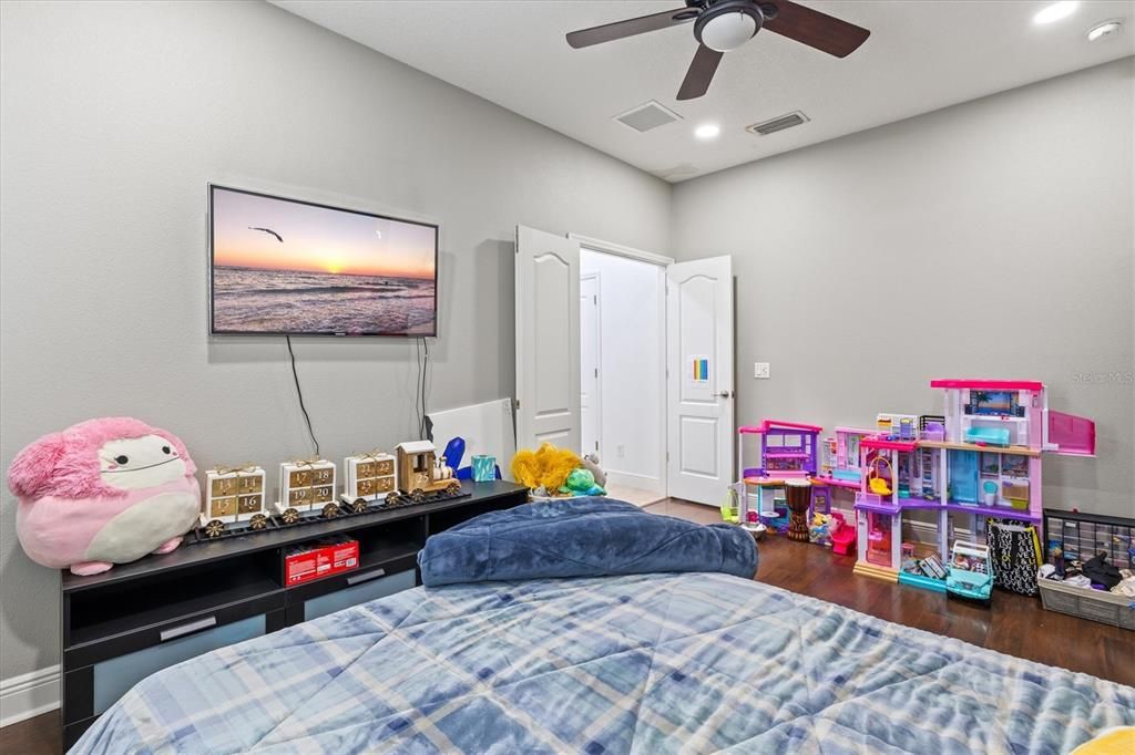 Active With Contract: $742,500 (5 beds, 4 baths, 2999 Square Feet)